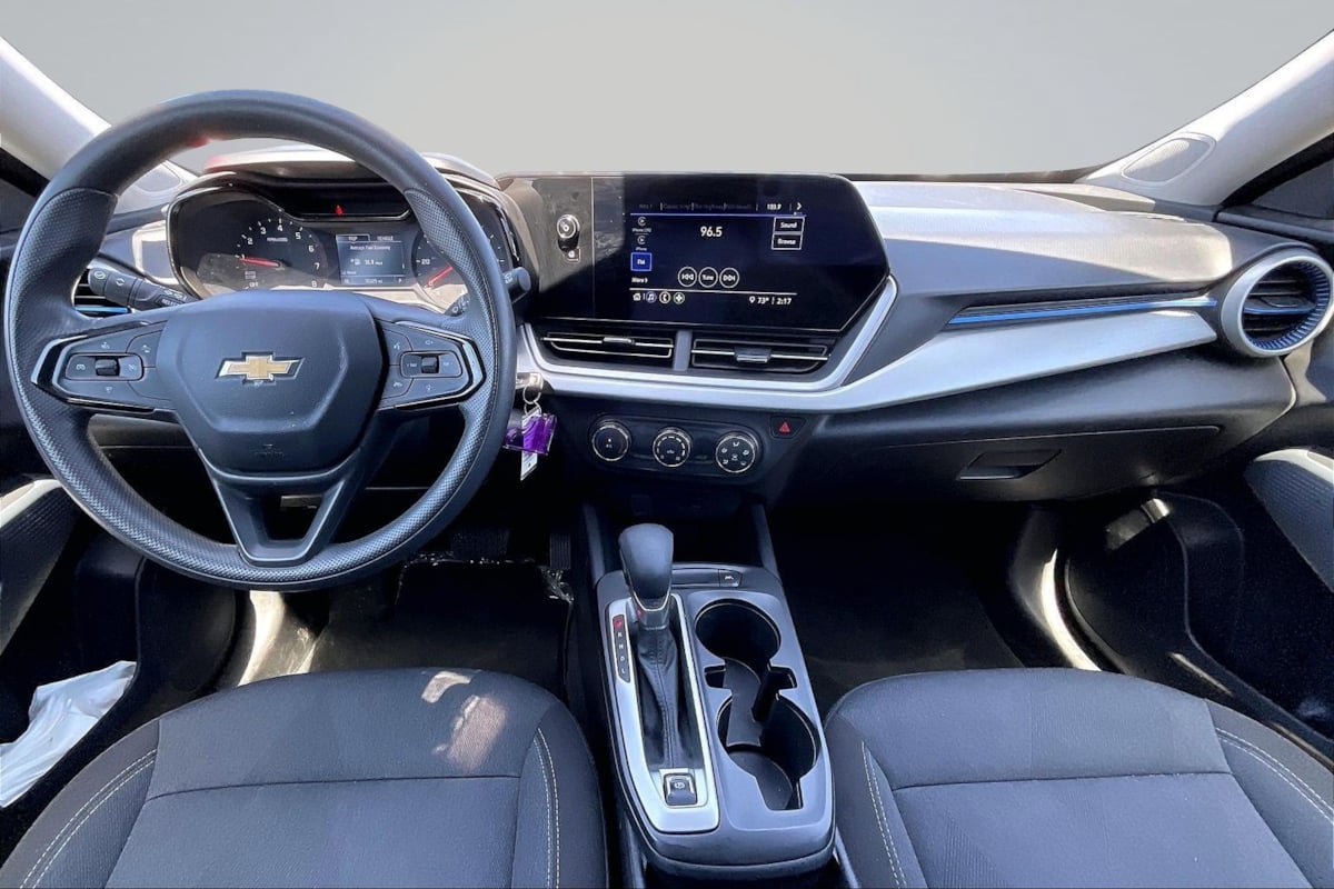 Used 2025 Chevrolet Trax LS FWD image 16