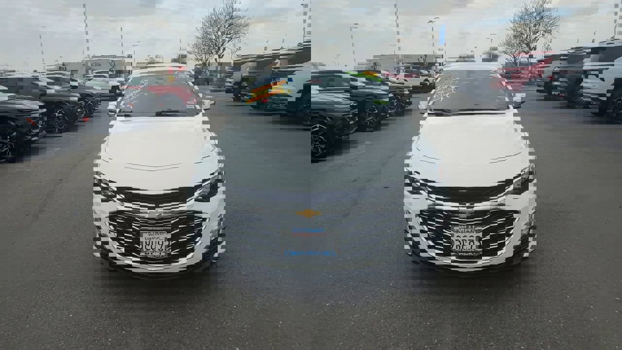 Used 2022 Chevrolet Malibu LT image 2