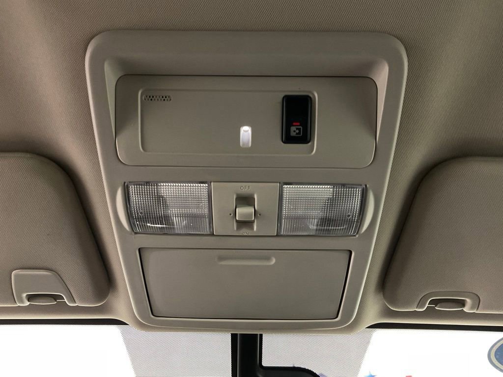 Used 2017 Nissan Titan SV AWD/4WD image 20