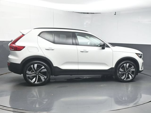 Certified 2025 Volvo XC40 B5 Ultra AWD/4WD image 8