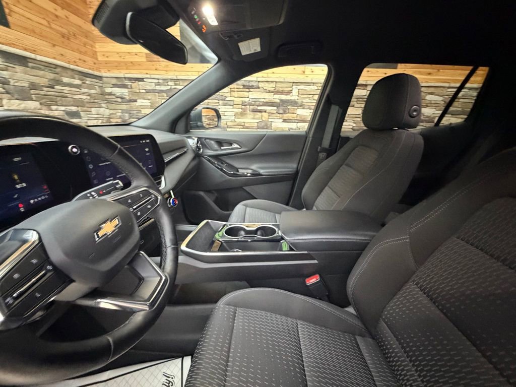 Used 2025 Chevrolet Equinox LT AWD/4WD image 11