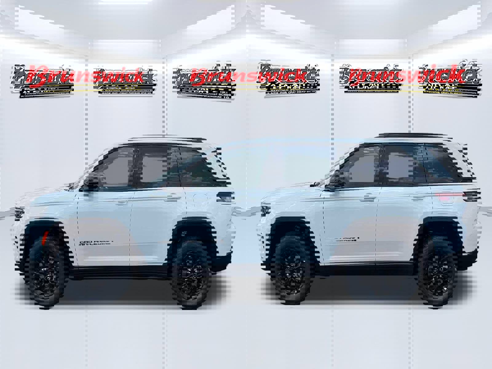 New 2025 Jeep Grand Cherokee Altitude image 3