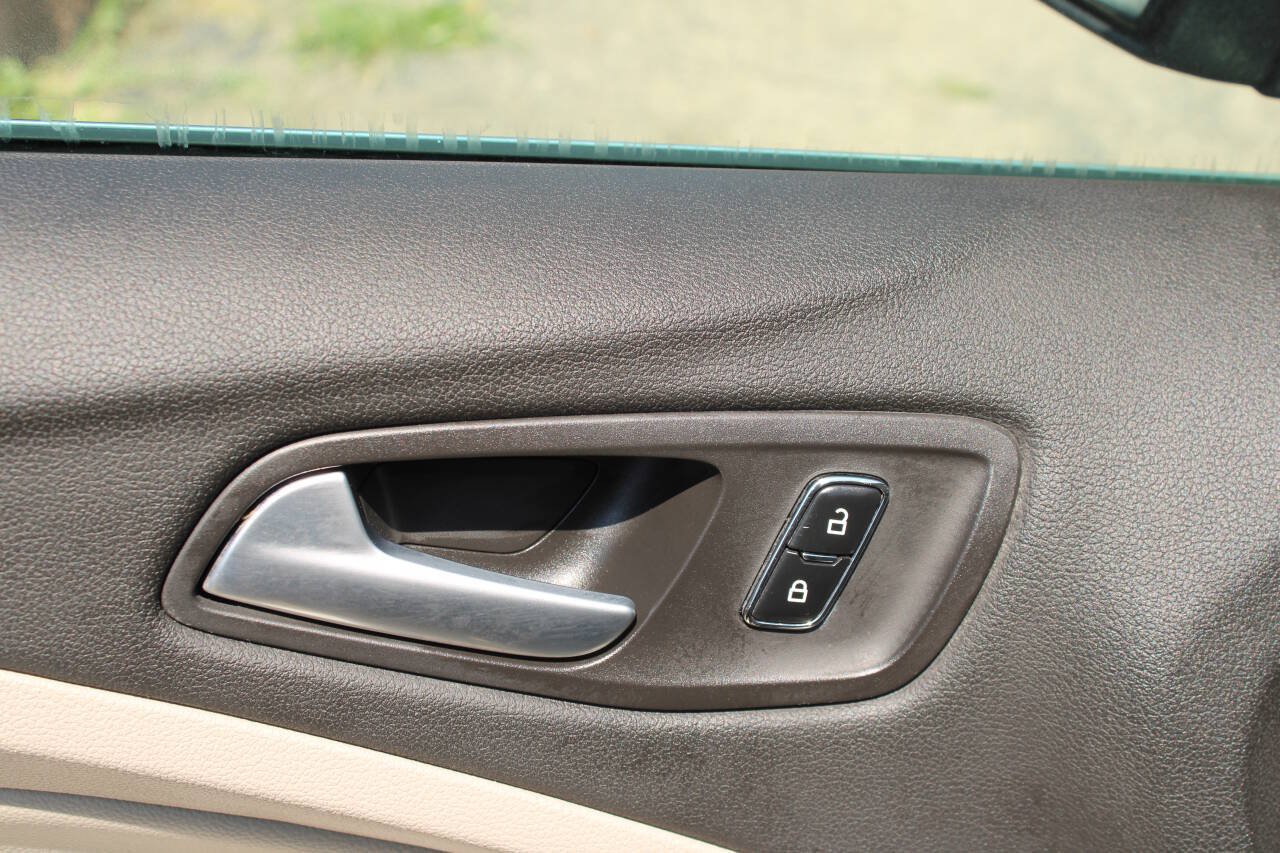Used 2013 Ford C-MAX SEL FWD image 30