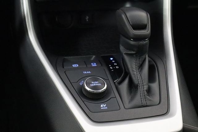 Used 2021 Toyota RAV4 LE w/ Carpet Mat Package (TMS) AWD/4WD image 25
