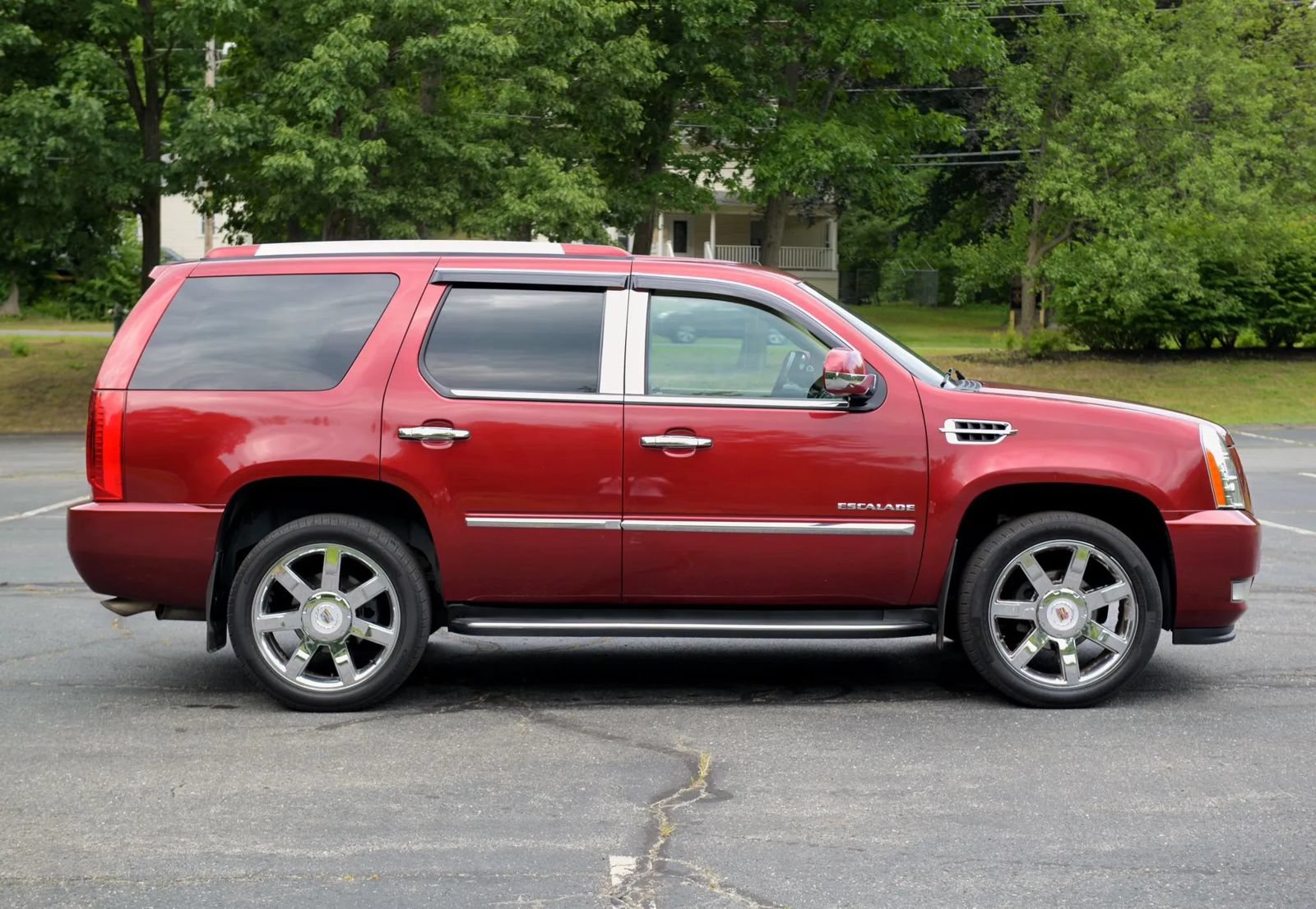 Used 2010 Cadillac Escalade Luxury AWD/4WD image 44