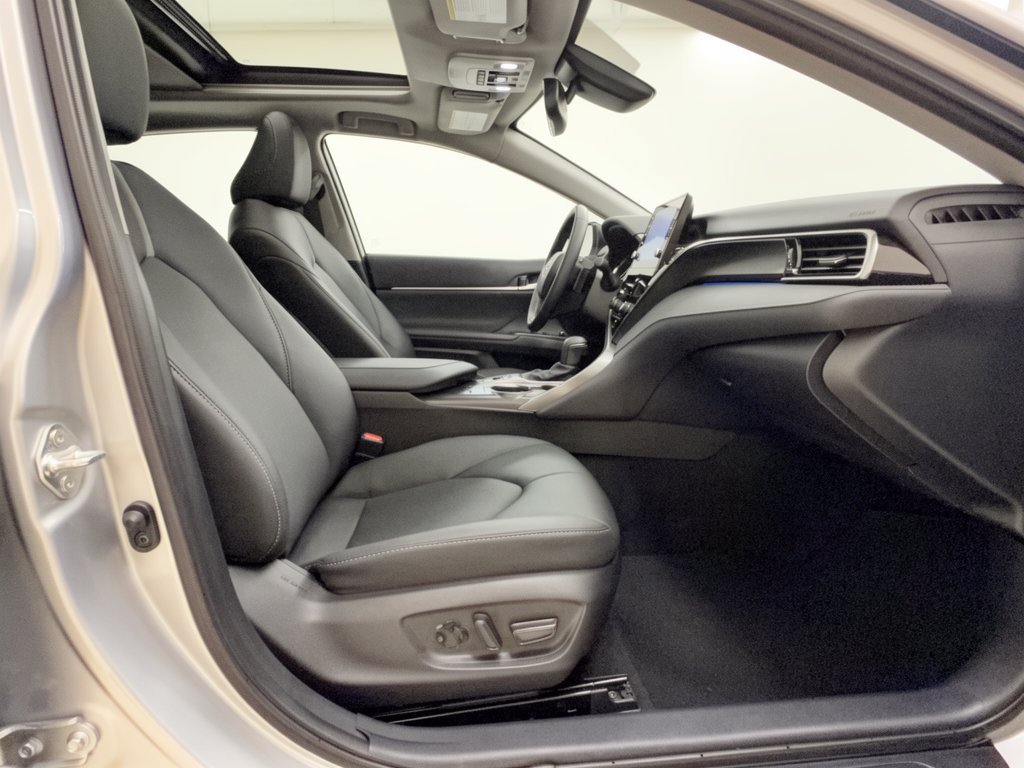 Used 2024 Toyota Camry XSE FWD image 30