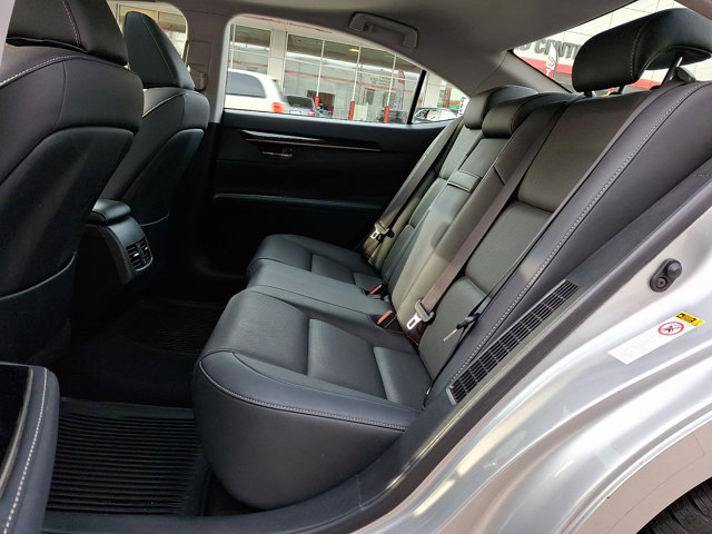 Used 2016 Lexus ES 300h image 10