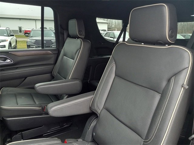 Used 2023 Chevrolet Suburban Premier image 14