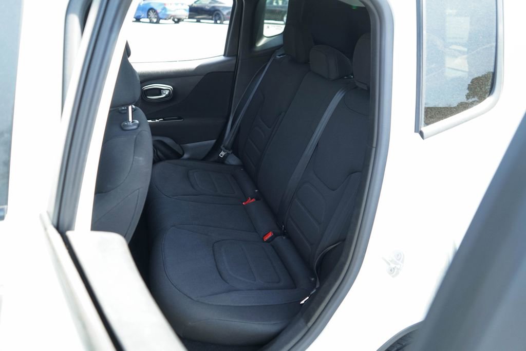 Used 2021 Jeep Renegade Latitude AWD/4WD image 32