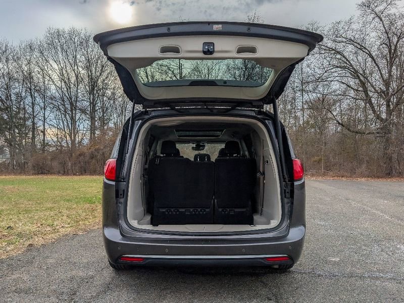 Used 2018 Chrysler Pacifica Limited w/ Advanced Safetytec Group image 7