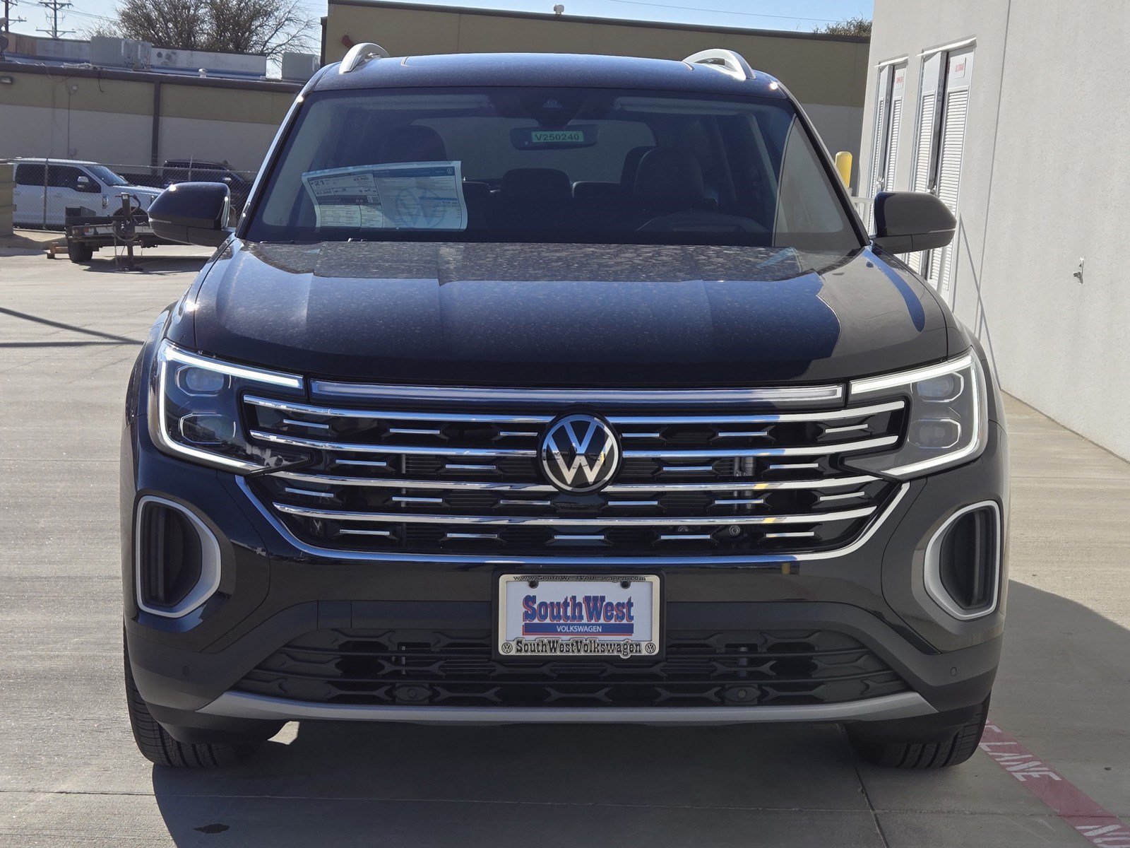 Used 2025 Volkswagen Atlas SEL AWD/4WD image 6