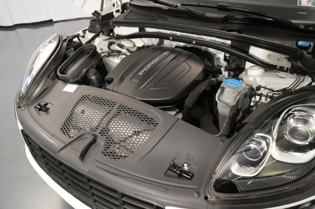 Used 2018 Porsche Macan AWD/4WD image 57