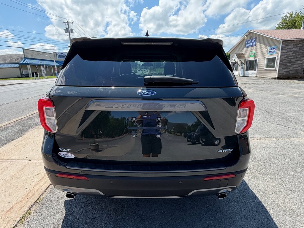 Used 2022 Ford Explorer XLT w/ Equipment Group 202A AWD/4WD image 6
