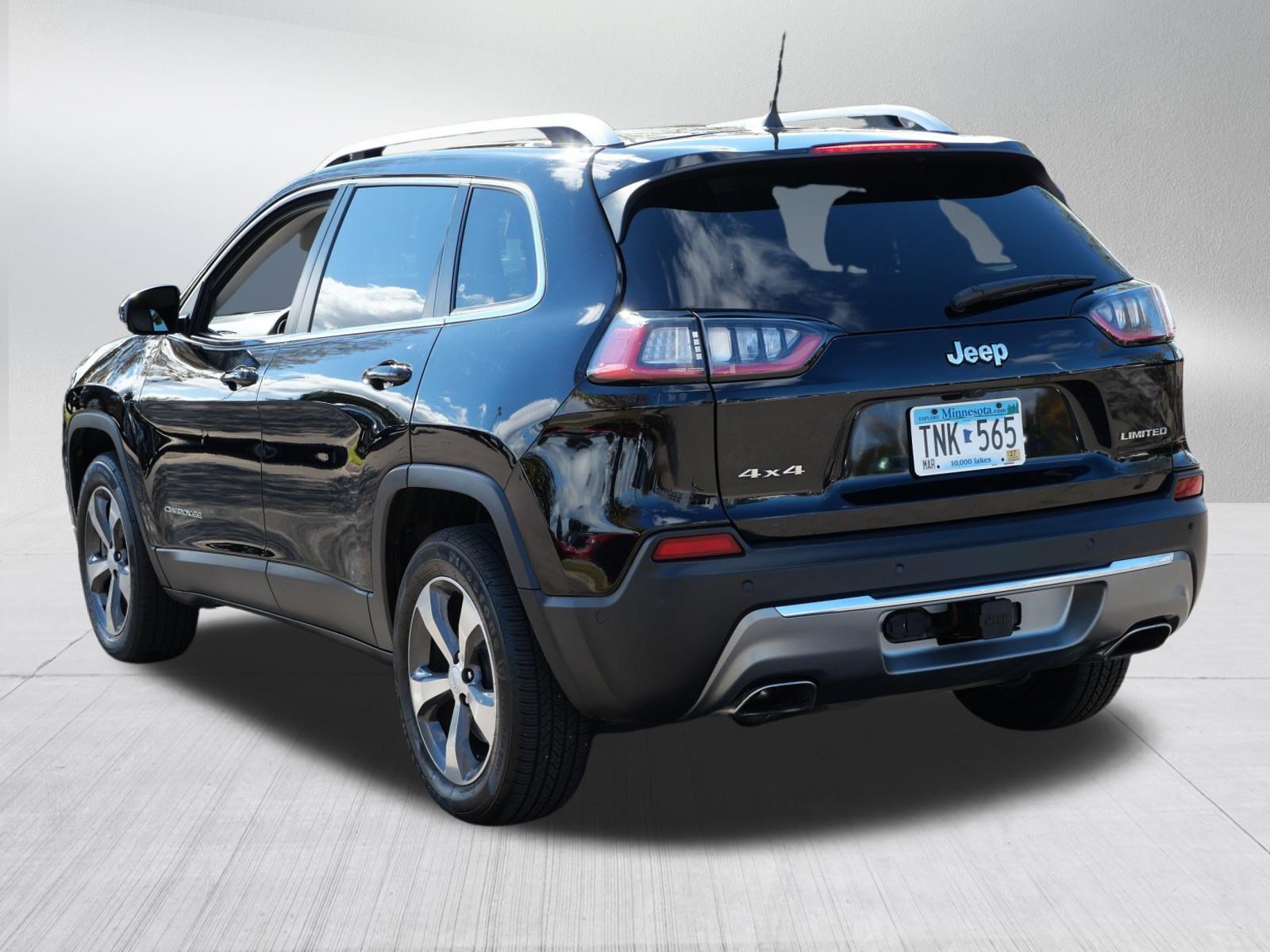 Used 2019 Jeep Cherokee Limited w/ Luxury Group AWD/4WD image 5
