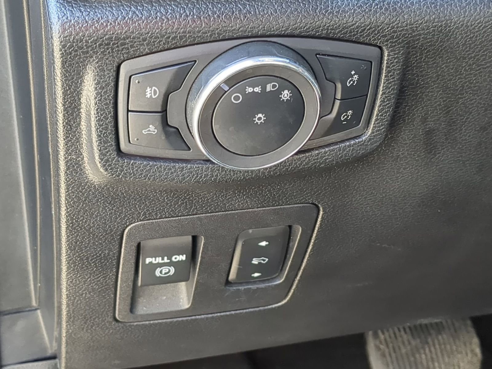 Used 2018 Ford F150 Lariat w/ Equipment Group 502A Luxury image 23