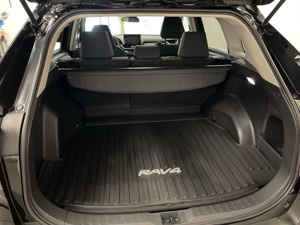 Used 2023 Toyota RAV4 LE image 11