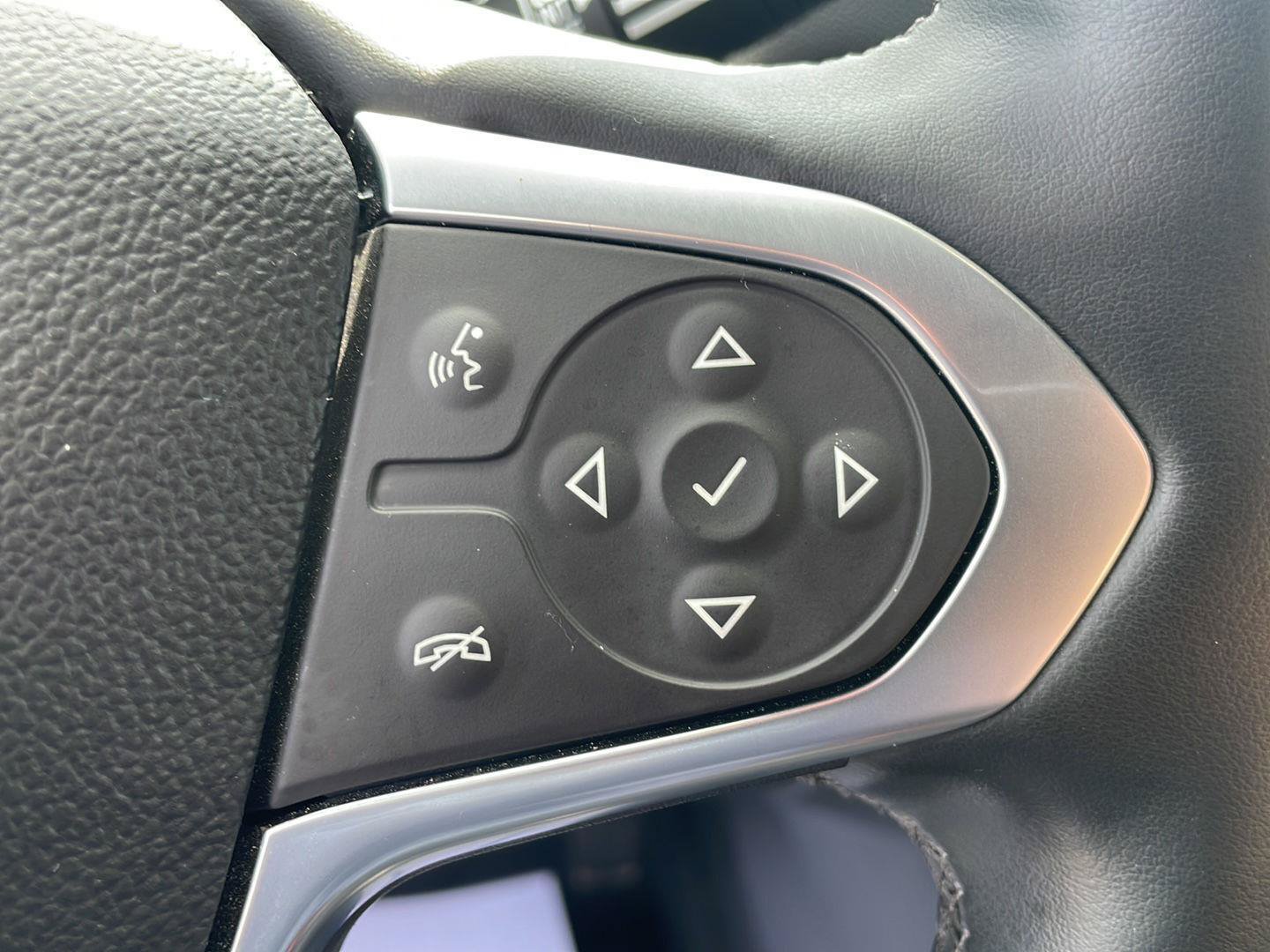Used 2023 Chevrolet Traverse LT w/ LT Premium Package FWD image 16