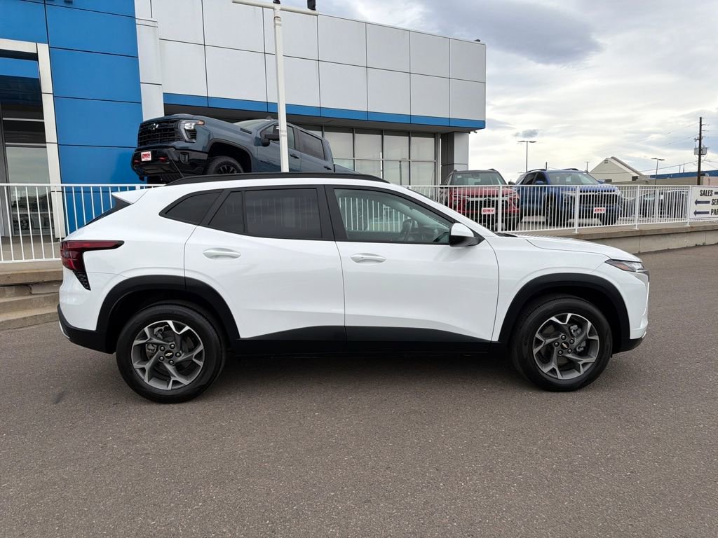 Used 2024 Chevrolet Trax LT w/ Sunroof Package image 6