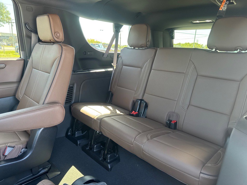 New 2026 Chevrolet Suburban High Country image 11