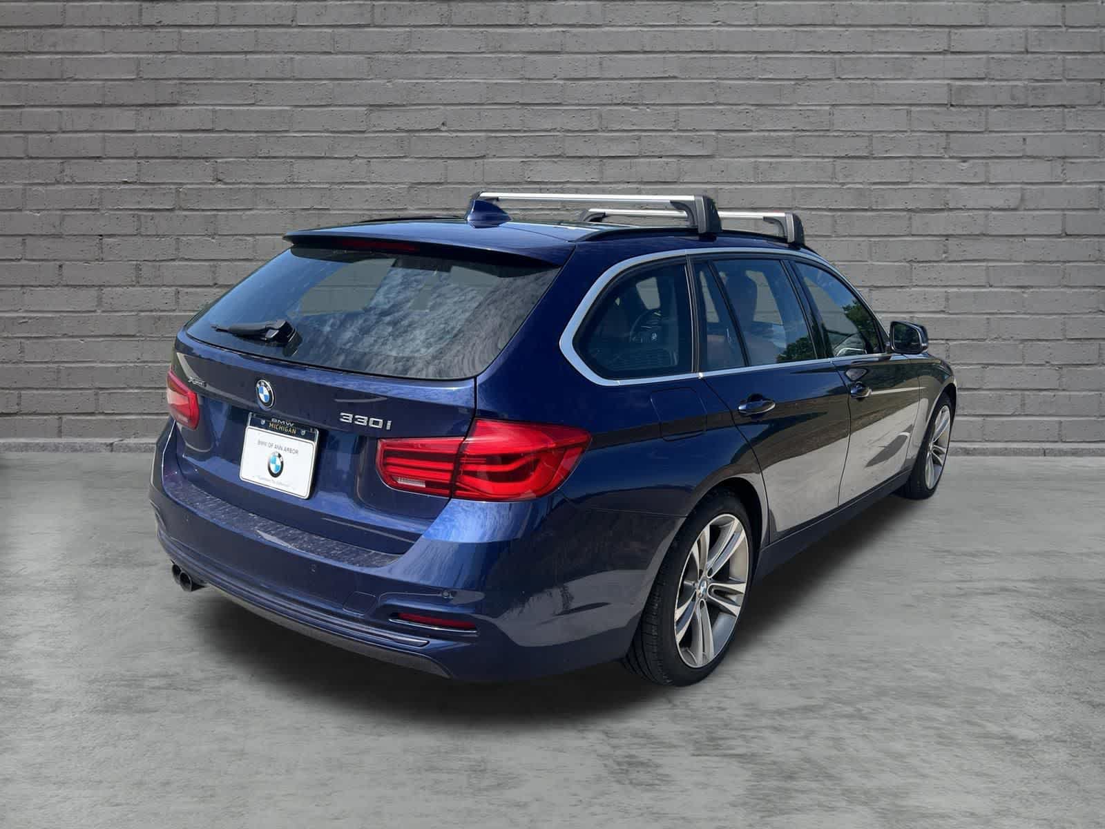 Used 2018 BMW 330i xDrive Wagon AWD/4WD image 4