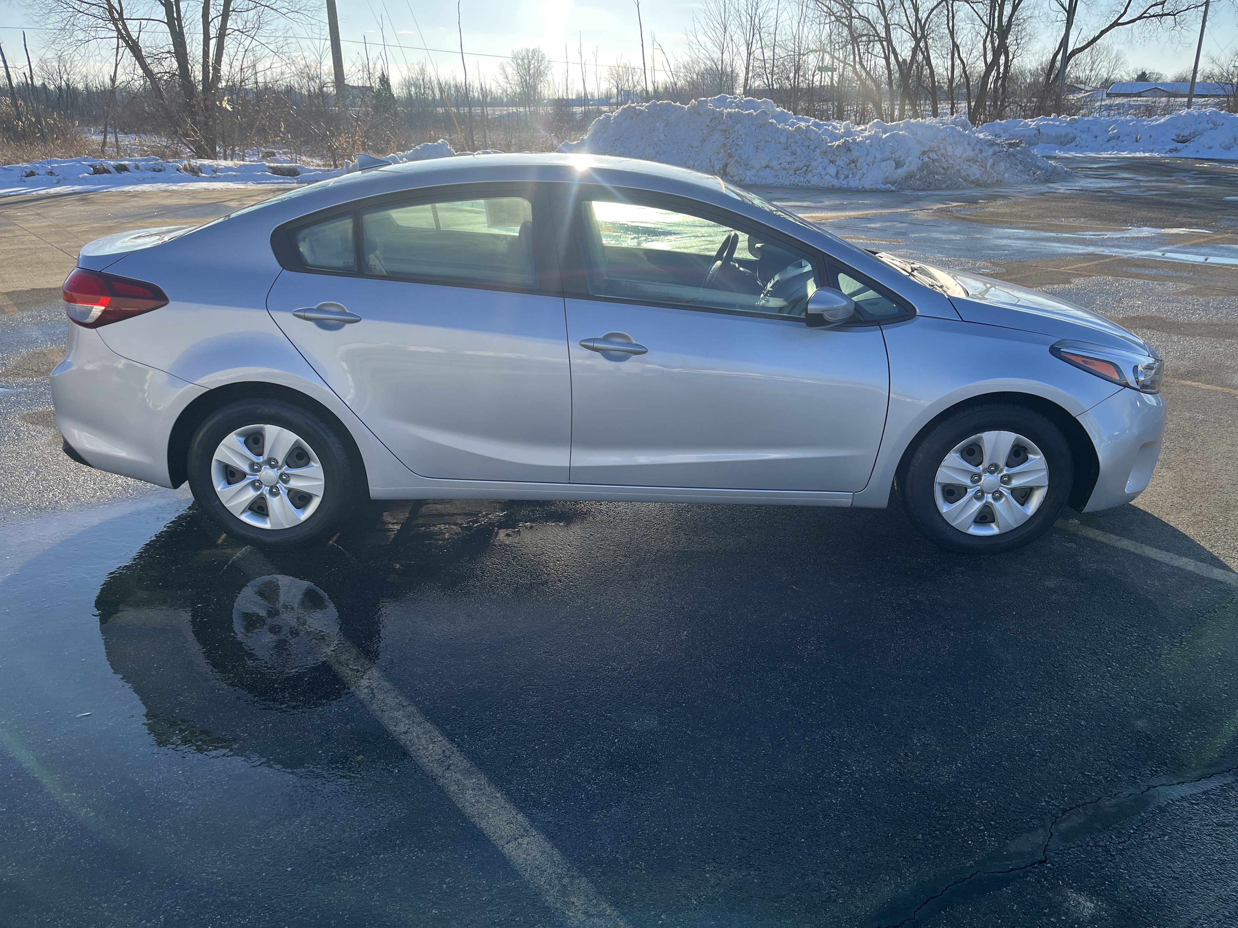 Used 2017 Kia Forte LX image 7