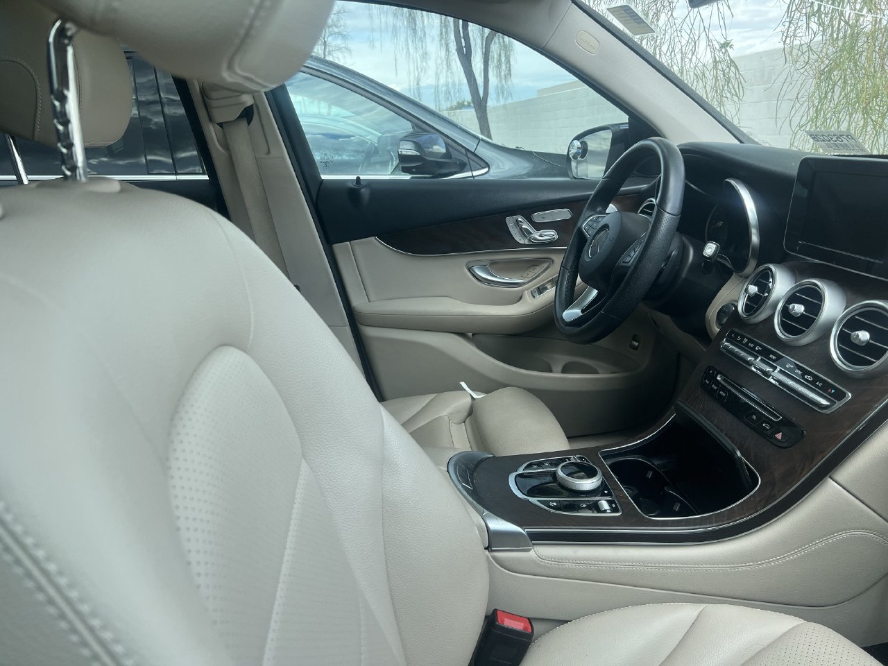 Used 2019 Mercedes-Benz GLC 300 4MATIC image 7