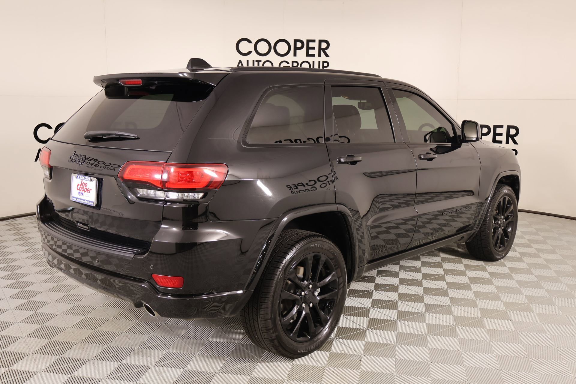 Used 2020 Jeep Grand Cherokee Altitude AWD/4WD image 21