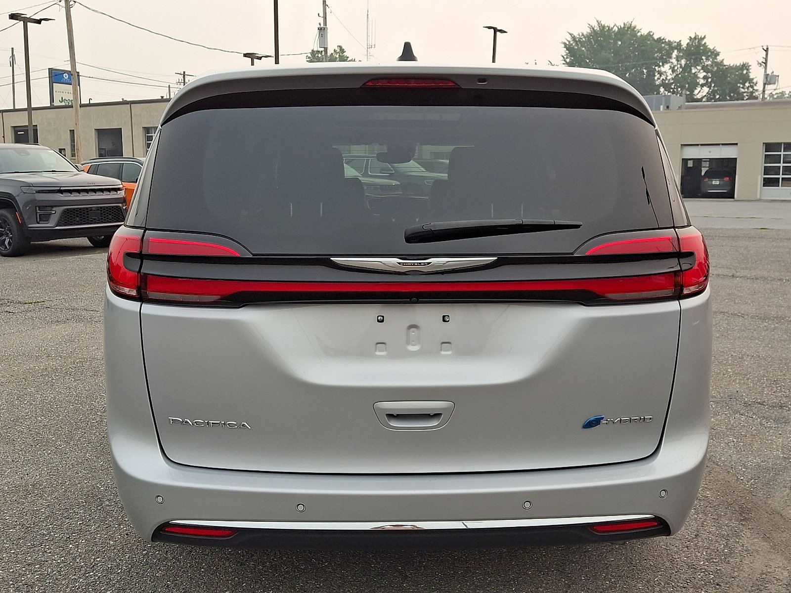 Used 2023 Chrysler Pacifica Limited FWD image 5