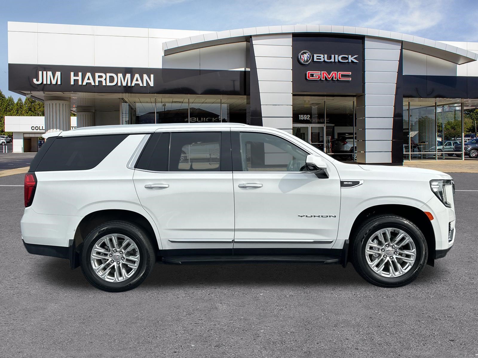 Used 2024 GMC Yukon SLT w/ SLT Luxury Package RWD image 8