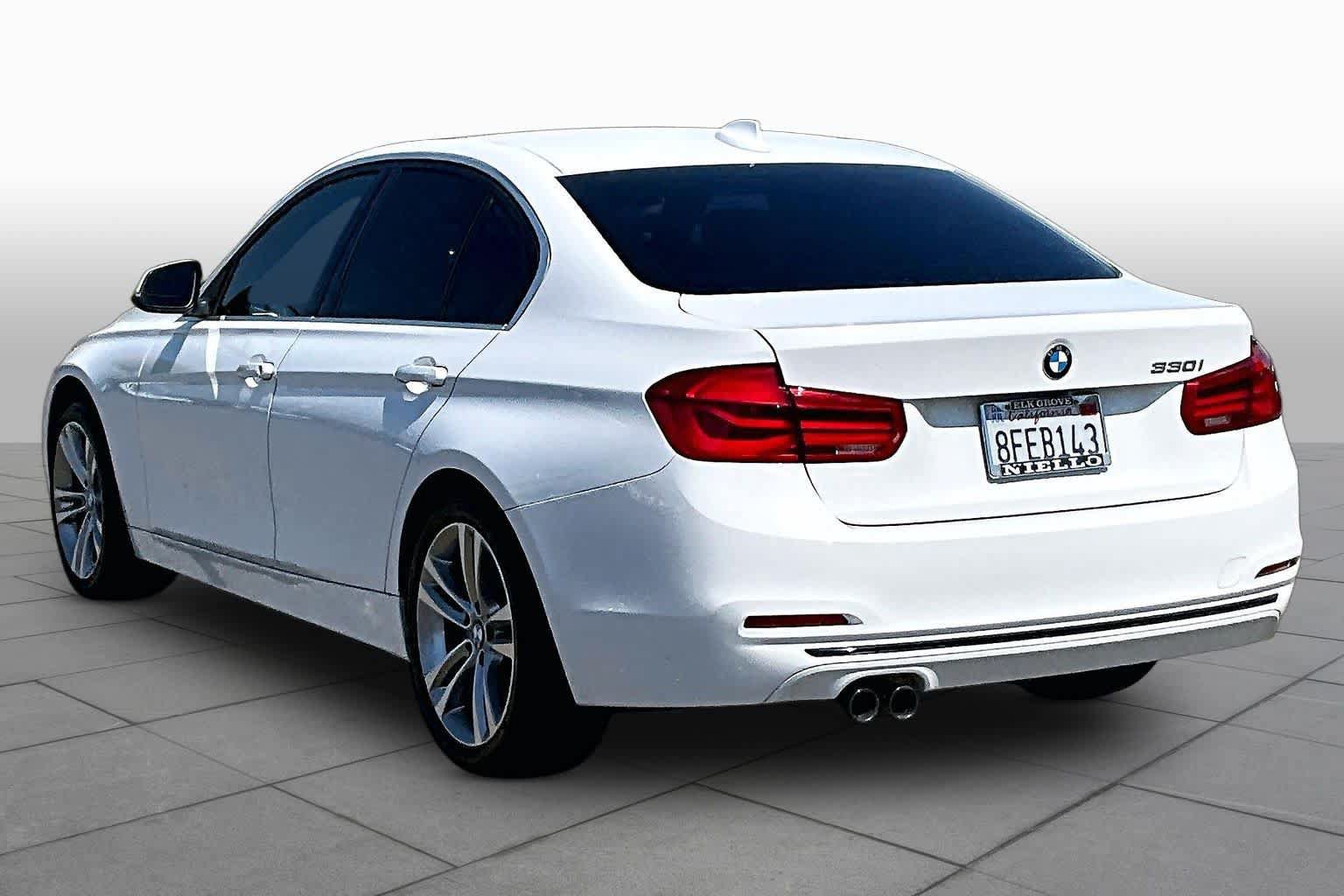 Used 2018 BMW 330i Sedan w/ Convenience Package RWD image 11