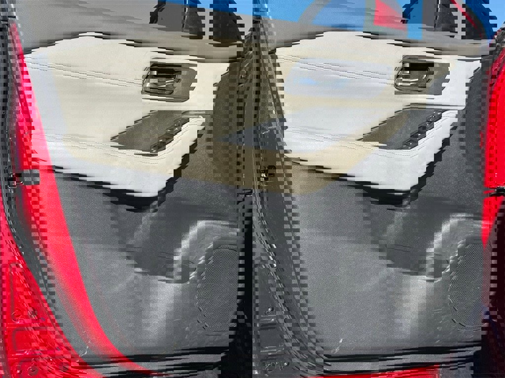 Used 2023 Nissan Rogue SV w/ SV Premium Package image 21