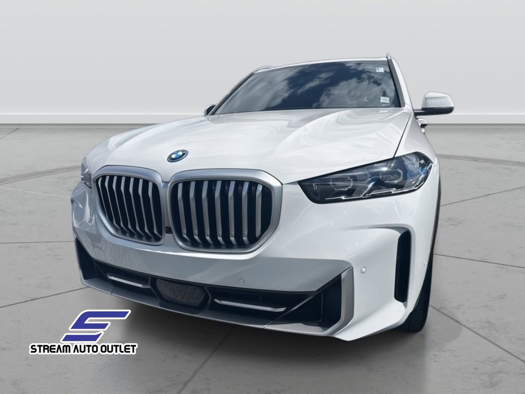 Used 2025 BMW X5 xDrive50e image 3