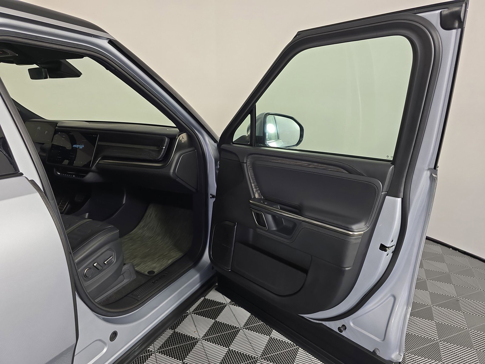 Used 2022 Rivian R1S Launch Edition image 18