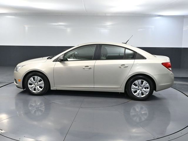 Used 2013 Chevrolet Cruze LS FWD image 8