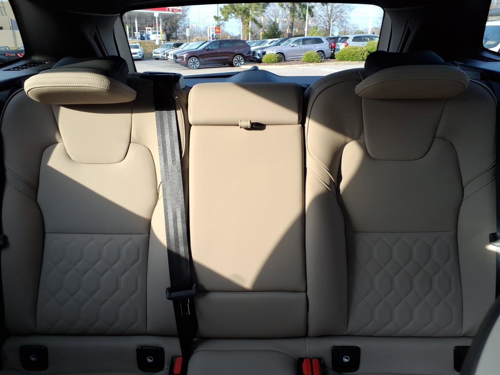 New 2026 Volvo XC60 B5 Core w/ Climate Package AWD/4WD image 16