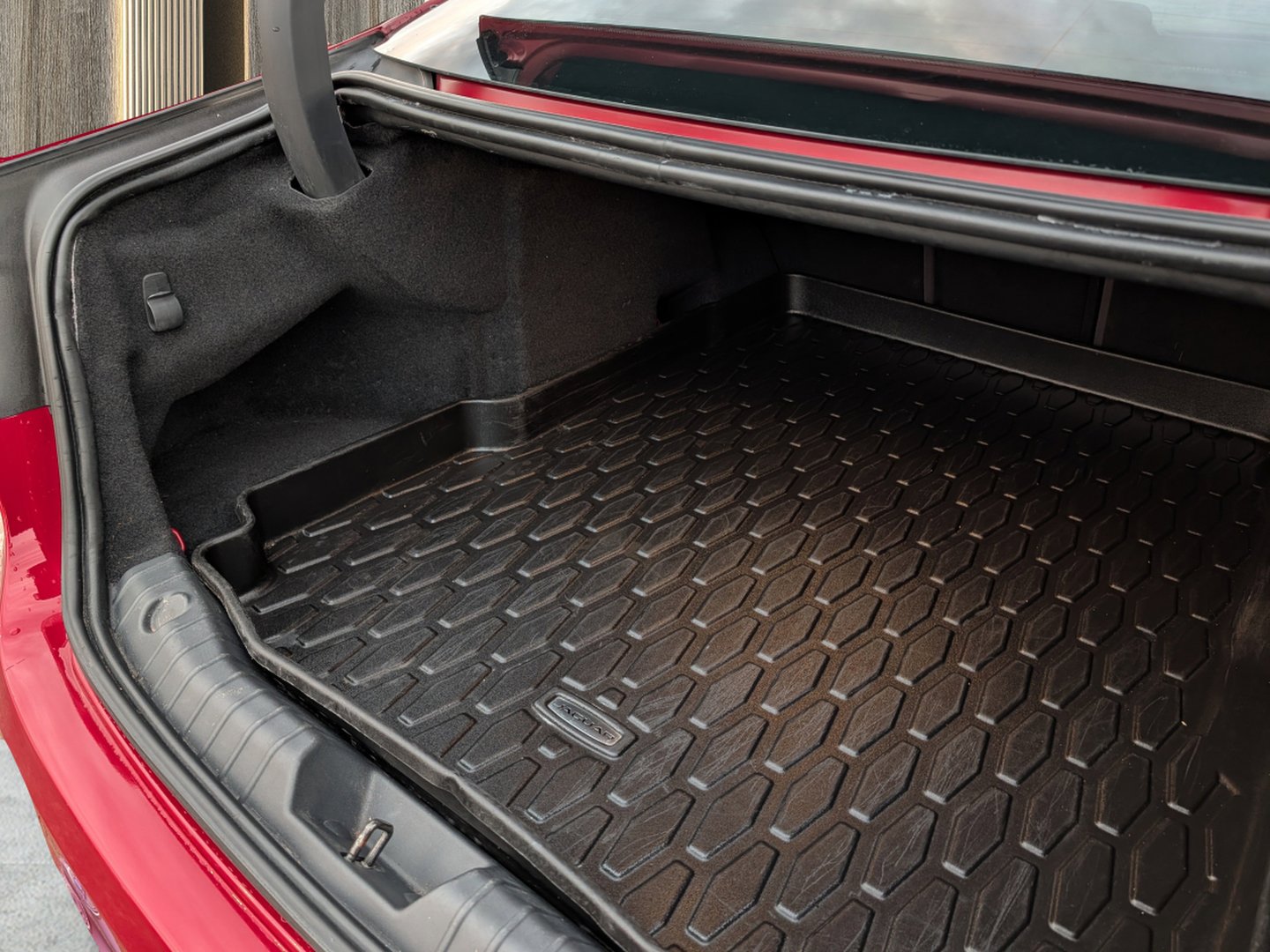 Used 2018 Jaguar XF S image 38