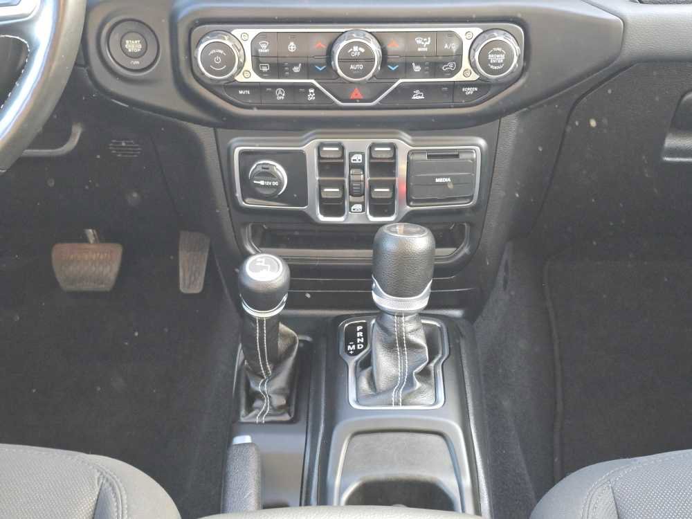 Used 2023 Jeep Wrangler Sahara w/ Cold Weather Group image 13