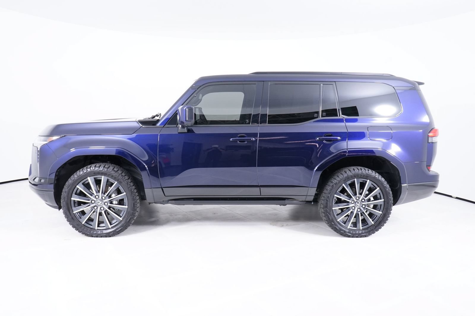 Used 2025 Lexus GX 550 w/ Accessory Package (2T) AWD/4WD image 2
