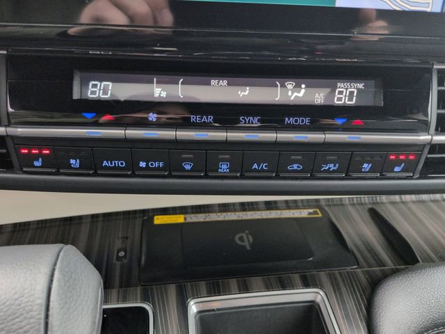 Used 2024 Toyota Sienna Platinum image 18