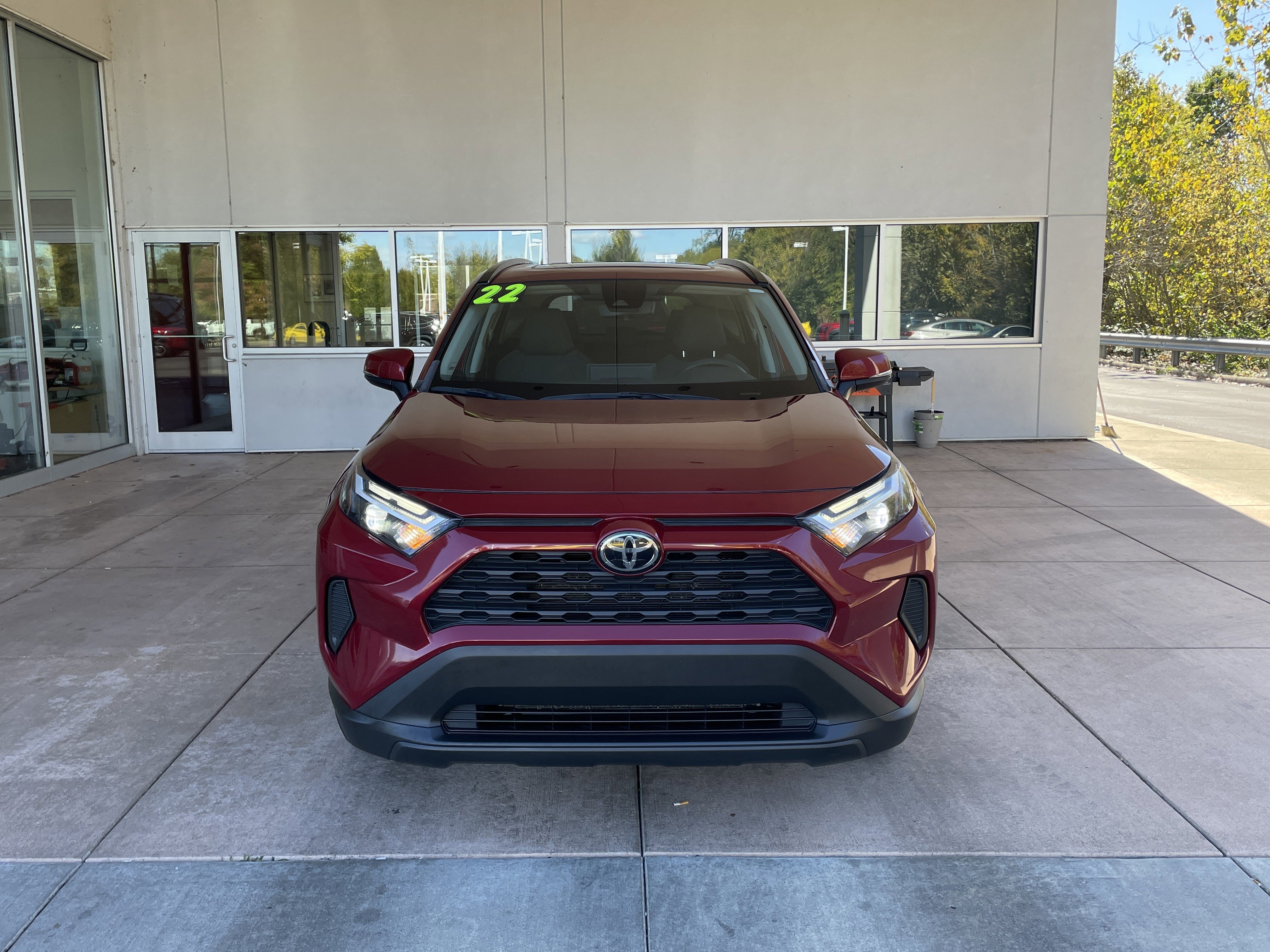 Used 2022 Toyota RAV4 XLE w/ Convenience Package image 2