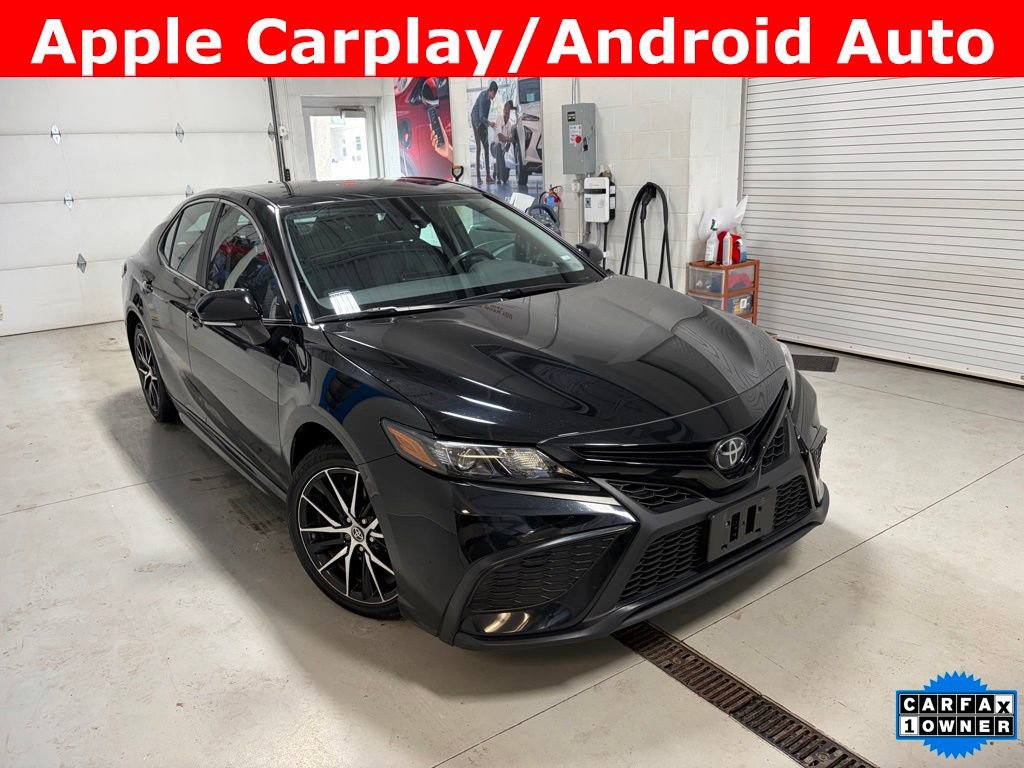 Used 2023 Toyota Camry SE image 2