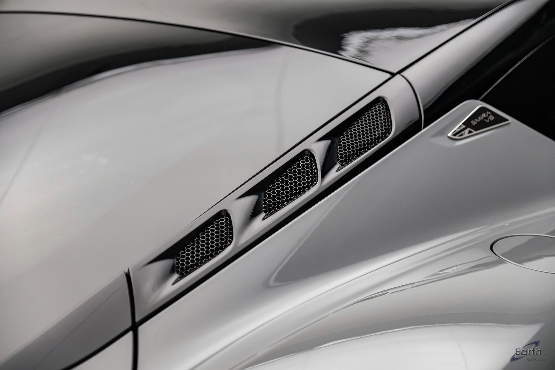 Used 2025 Lotus Emira RWD image 39