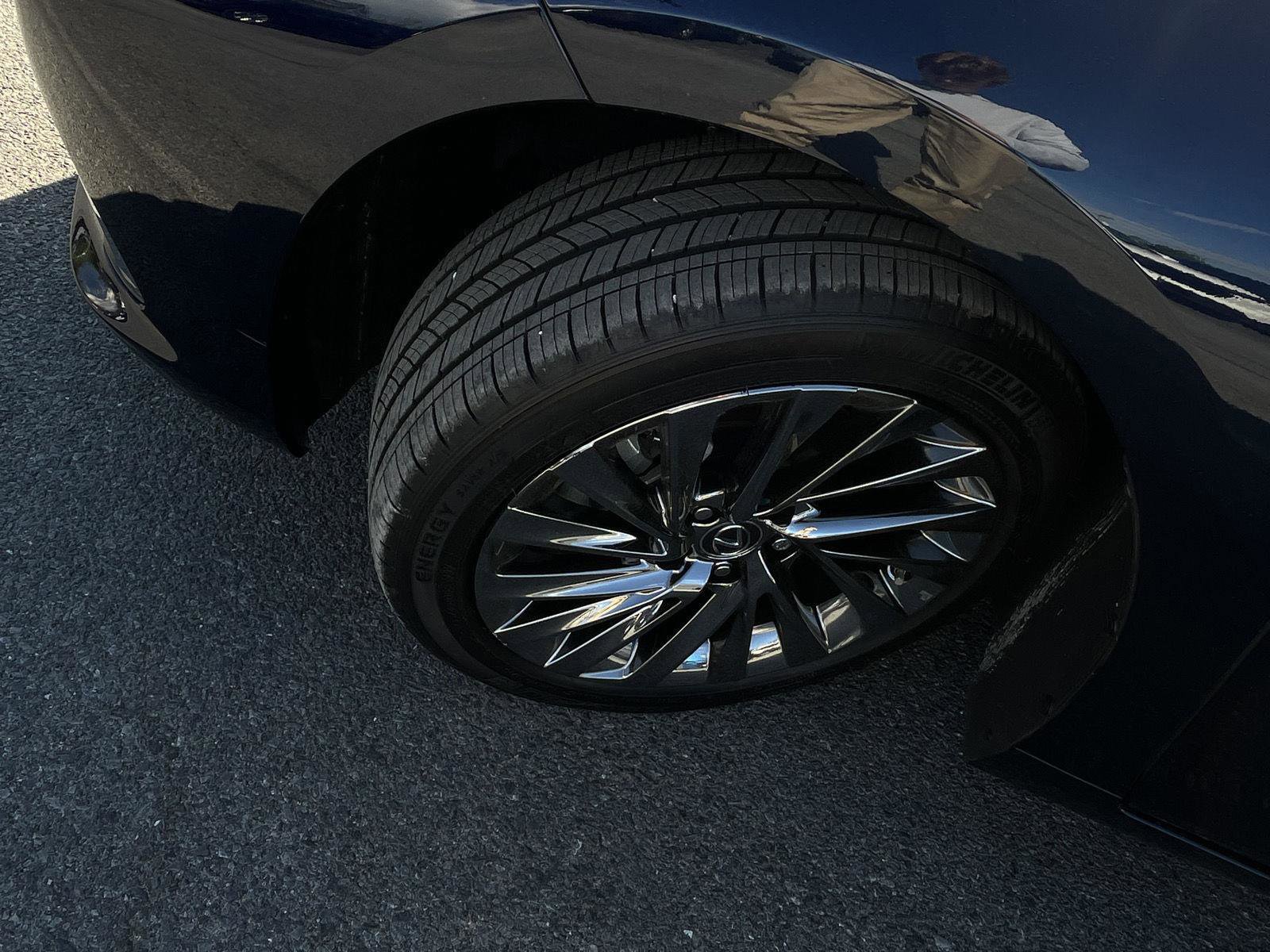 Used 2025 Lexus ES 300h w/ Technology Package FWD image 12