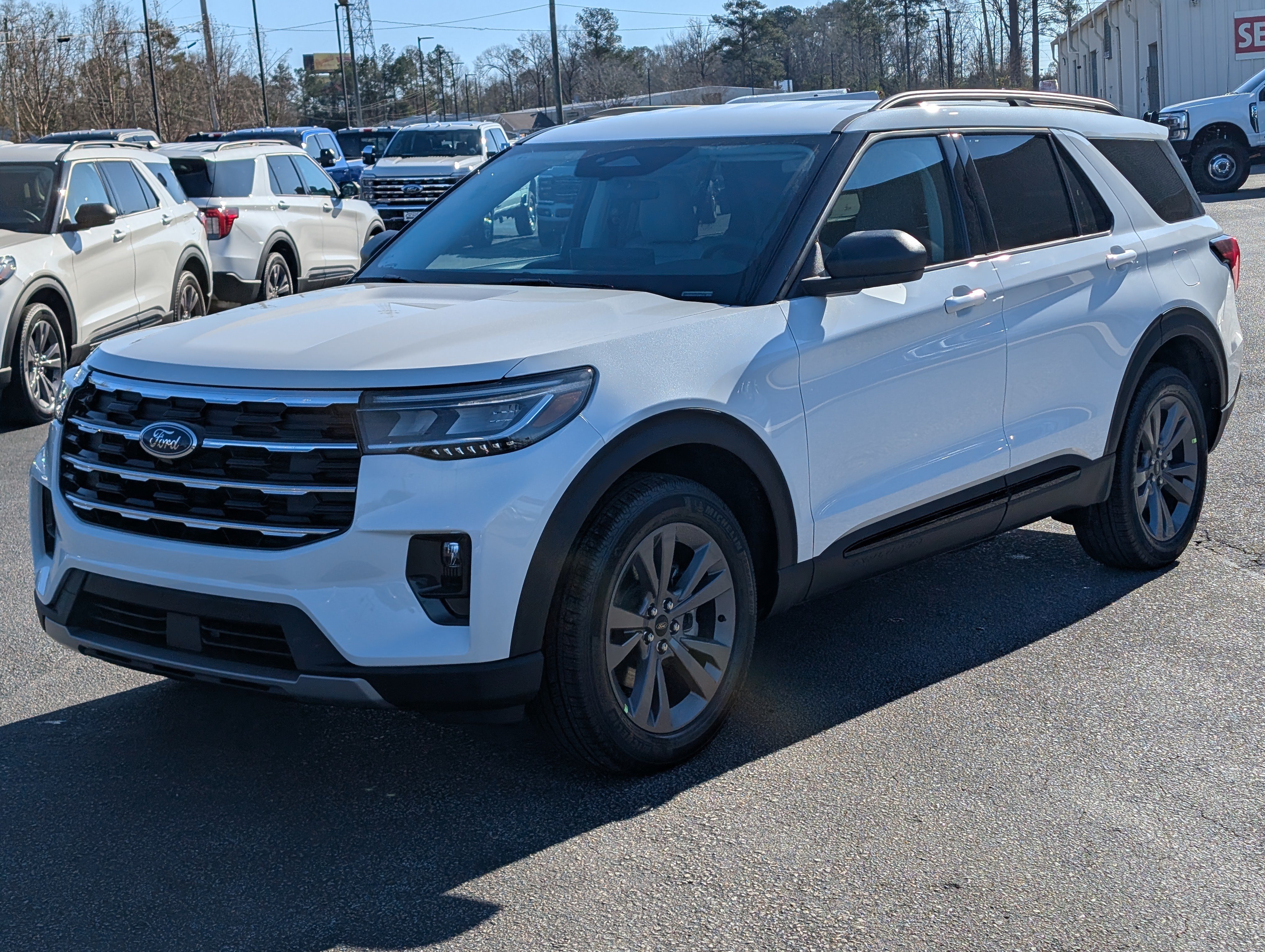 New 2026 Ford Explorer Active w/ Active Comfort Package AWD/4WD image 2