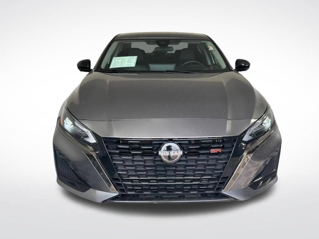 Used 2023 Nissan Altima 2.0 SR FWD image 12