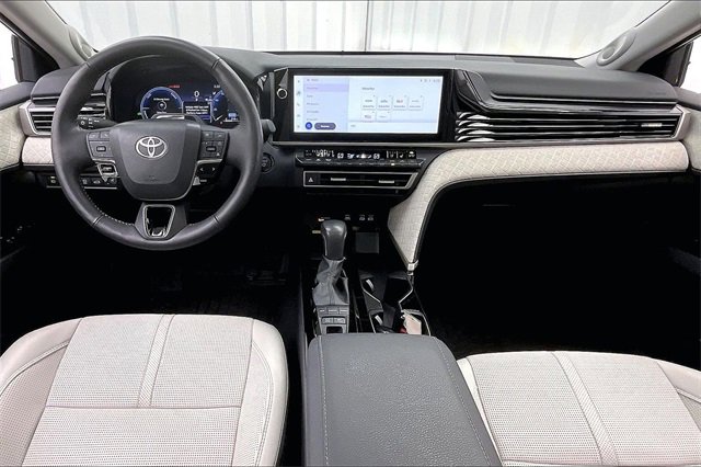Used 2025 Toyota Camry XLE image 15