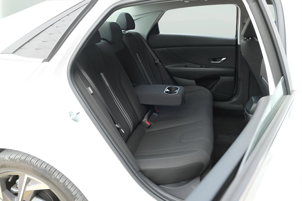 Used 2025 Hyundai Elantra SEL image 28