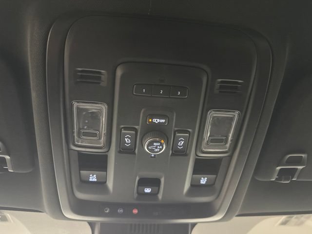 Used 2024 Chevrolet Tahoe Z71 w/ Z71 Off-Road Package AWD/4WD image 24