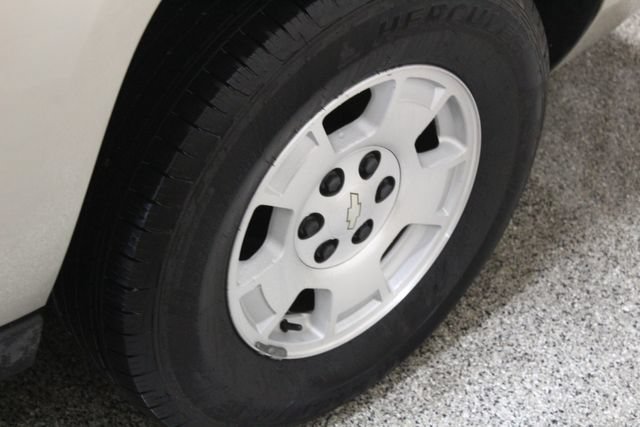 Used 2007 Chevrolet Suburban LT w/ LT Preferred Equipment Group AWD/4WD image 26
