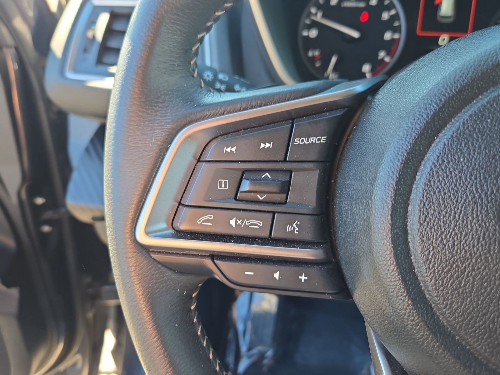 Used 2024 Subaru Ascent Premium w/ Convenience Package image 14